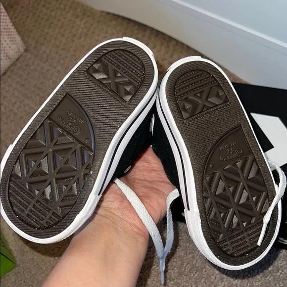 Converse Black and White Sneakers Classic Low-Top Design for Infant/Toddler sz 6 - Picture 3 of 4